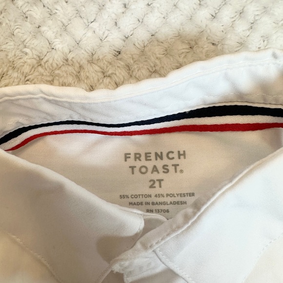 White Collared Button Down size 2T NWOT - Picture 3 of 3